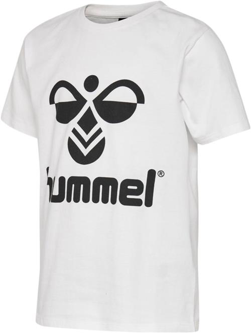 Se Hummel Hmltres Tshirt S/S Str 9 år / 134 cm - Hvid Kortærmede T-shirts hos Magasin ved Magasin