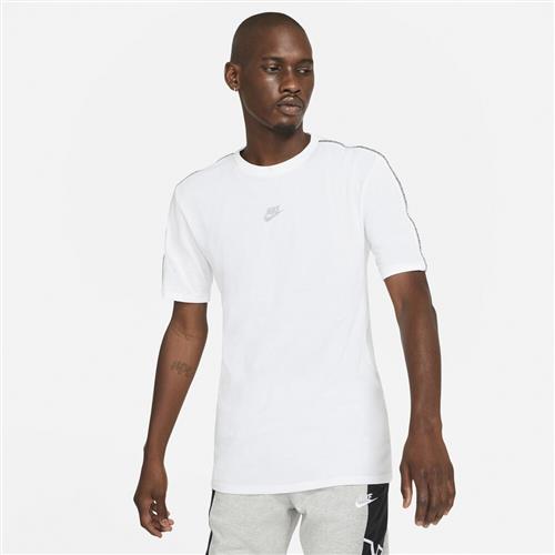 Se Nike Sportswear T Shirt XL - T-shirts hos Magasin ved Magasin