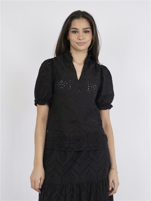 Se Neo Noir Odesa Embroidery Blouse Kvinde Black Kortærmede Bluser Str 36 - hos Magasin ved Magasin