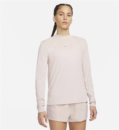 Se Nike Dri Fit Run Division Lobetroje S - Trøjer & Sweatshirts hos Magasin ved Magasin