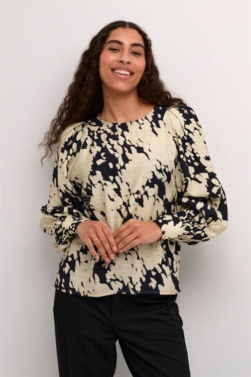 Se Kaffe Kalouise Blouse Kvinde Black/sand Graphic Cloud Langærmede Bluser Str 42 - hos Magasin ved Magasin