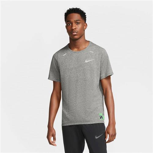 Nike Rise 365 Future Fast Lobe T Shirt. L - T-shirts hos Magasin