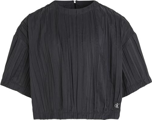 Se Calvin Klein Festive Plisse SS TOP Str 14 år - Beh Kortærmede T-shirts hos Magasin ved Magasin