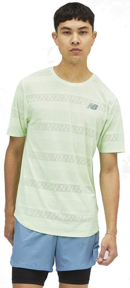 Se New Balance Q Speed Jacquard T Shirt XS - T-shirts hos Magasin ved Magasin