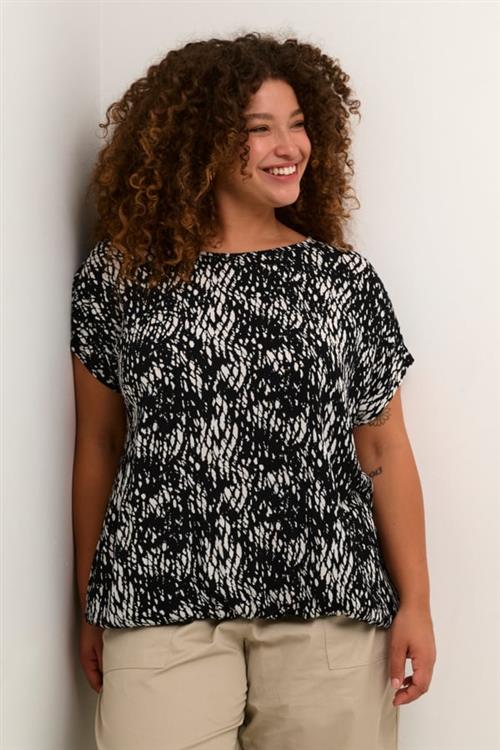 Kaffe Curve Kcami Stanley Printed x Kvinde Black/white Graphic Snake Kortærmede Bluser Loose Fit Str 44 - hos Magasin