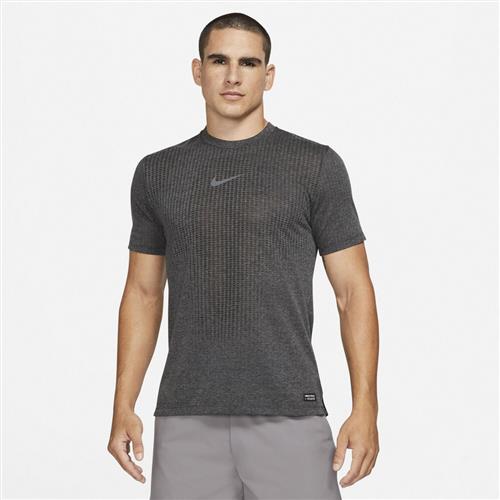 Se Nike Pro Dri Fit Adv Traenings T Shirt S - T-shirts Bomuld hos Magasin ved Magasin