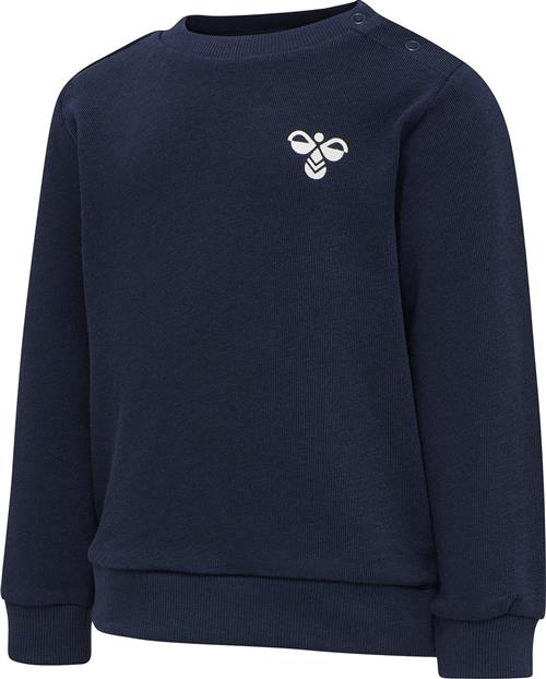 Se Hummel Hmlsanto Crew Suit Str 4-6 mdr / 68 cm - Blå Sweatshirts Bomuld hos Magasin ved Magasin