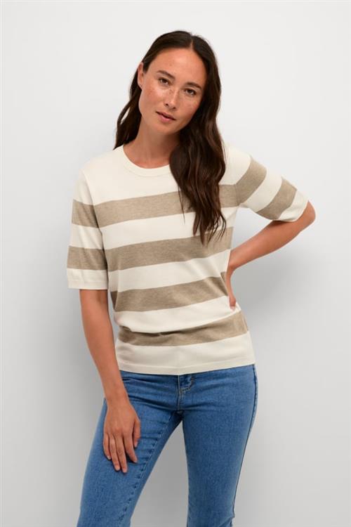 Se Kaffe Kamala Striped Knit Kvinde Chinchilla M/turtle.Boldstripe Kortærmede T-shirts Str XS - hos Magasin ved Magasin