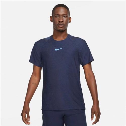 Se Nike Pro T Shirt S - T-shirts hos Magasin ved Magasin