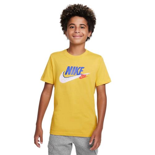 Se Nike Sportswear Standard Issue T Shirt 147-158 / L - T-shirts hos Magasin ved Magasin