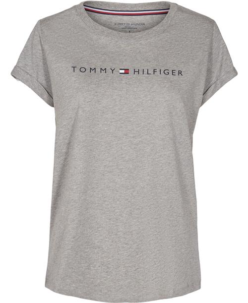 Se Tommy Hilfiger RN TEE SS Logo Nattrøjer & -Toppe Str M - hos Magasin ved Magasin