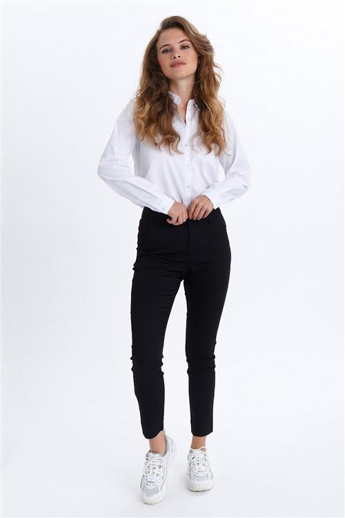 Se Kaffe Kalea Chino Pant Kvinde Black Deep Bukser Med Smalle Ben Str 44 - hos Magasin ved Magasin