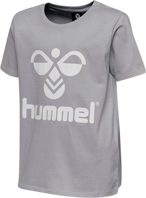 Se Hummel Tres Tshirt Str 12 år / 152 cm - Grå Kortærmede T-shirts hos Magasin ved Magasin