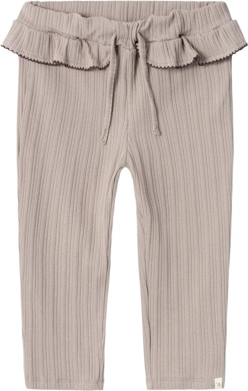 Se Lil' Atelier Nmfnara Pant LIL Str 92 - Etherea Bukser hos Magasin ved Magasin