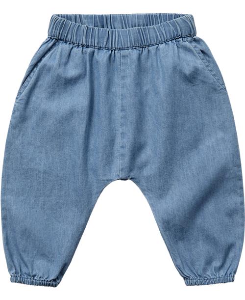 Se BAKITO by Magasin Du Nord Collection BAKITO by Magasin Louie 1G Str 98 Light Denim Blue Bukser Bomuld ved Magasin