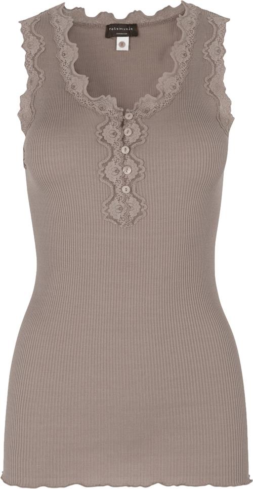 Se Rosemunde Silk top w/ Button & Lace Kvinde Sand Toppe Str L - hos Magasin ved Magasin