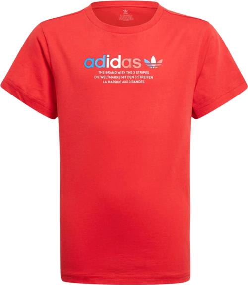 Se adidas TEE Mand Red Kortærmede T-shirts Str 128 - Bomuld hos Magasin ved Magasin