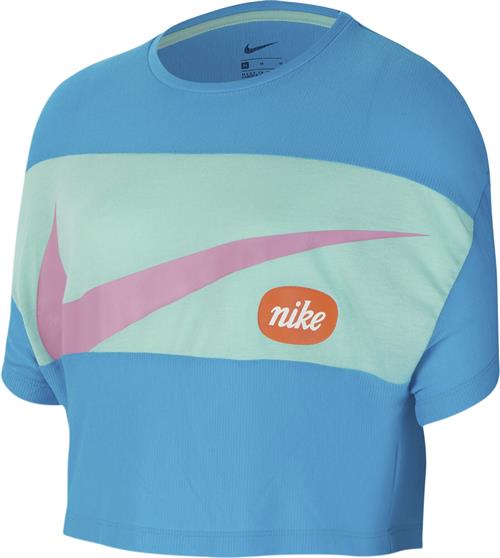 Se Nike Traeningstop 137-147 / M - T-shirts Polyester hos Magasin ved Magasin