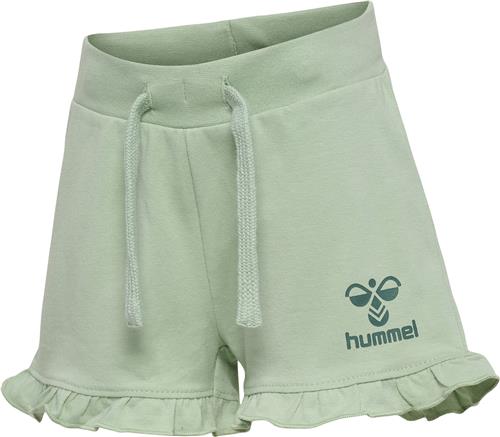 Se Hummel Hmltalya Ruffle Shorts Str 3 år / 98 cm - Silt Green Shorts & Bloomers hos Magasin ved Magasin