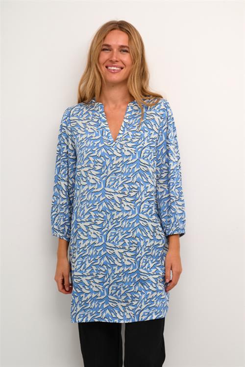 Se Kaffe Kajetta Tunic Kvinde Blue/white Graphic Animal Tunikaer Str 46 - hos Magasin ved Magasin