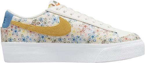 Se Nike Blazer low Platform Kvinde Sail/university Blue-vivid Sul Sneakers Str 36,5 - Læder hos Magasin ved Magasin