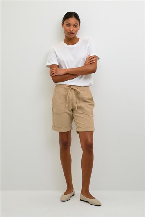 Se Kaffe Kanaya Shorts Kvinde Classic Sand Casual Shorts Regular Fit Str 44 - hos Magasin ved Magasin