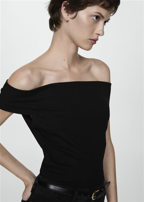 Se MANGO Offshoulder top Kvinde Black Kortærmede T-shirts Str S - hos Magasin ved Magasin