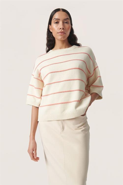 Se Soaked in Luxury Slrava Romy Pullover Kvinde White And Hot Coral Stripe Sweaters Str XS - hos Magasin ved Magasin