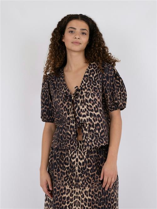 Se Neo Noir Bianca Leo Blouse Kvinde Leopard Toppe Str 40 - hos Magasin ved Magasin