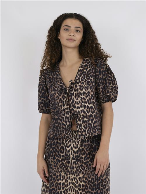 Se Neo Noir Bianca Leo Blouse Kvinde Leopard Toppe Str 34 - hos Magasin ved Magasin