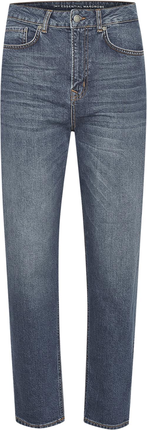 Se My Essential Wardrobe 34 THE MOM 107 Xhigh Straight Y Kvinde Medium Blue Retro Wash Straight Jeans Straight Fit Str 30/29 - hos Magasin ved Magasin