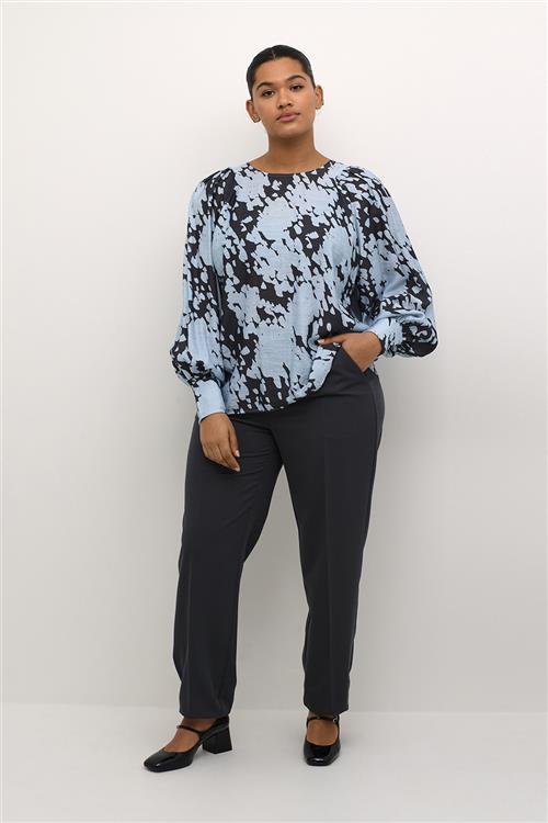 Kaffe Curve Kcluma Blouse Kvinde Grey/blue Graphic Cloud Langærmede Bluser Str 48 - hos Magasin