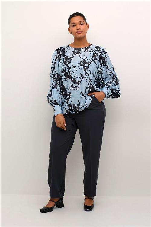 Kaffe Curve Kcluma Blouse Kvinde Grey/blue Graphic Cloud Langærmede Bluser Str 52 - hos Magasin