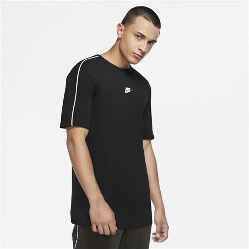 Se Nike Sportswear T Shirt L - T-shirts hos Magasin ved Magasin