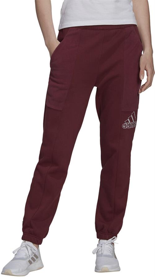 Se adidas Brand Love Embroidered Logo Joggingbukser XS - Træningsbukser Bomuld hos Magasin ved Magasin