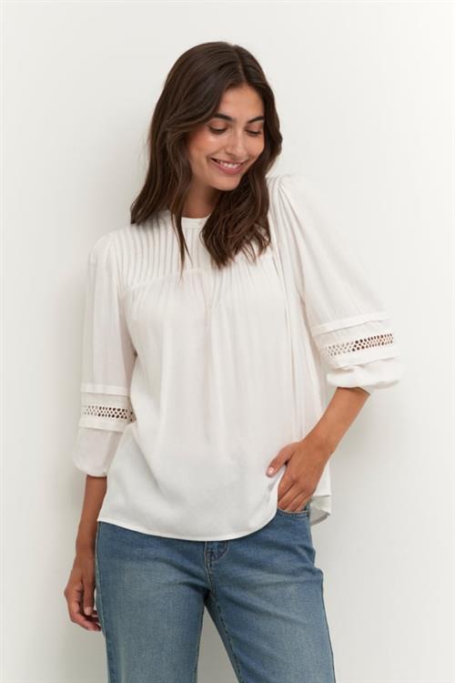 Se Culture Cudania Blouse Kvinde Spring Gardenia Kortærmede Bluser Str XS - hos Magasin ved Magasin