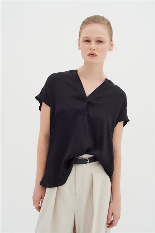 Se InWear Liraiw Leonore Top Premium Kvinde Black Kortærmede Bluser Relaxed Fit Str 44 - hos Magasin ved Magasin