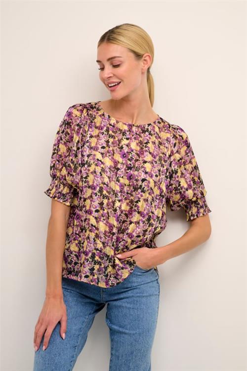 Kaffe Karina Blouse Kvinde Violet/yellow Abstract Flower Kortærmede Bluser Str 46 - hos Magasin