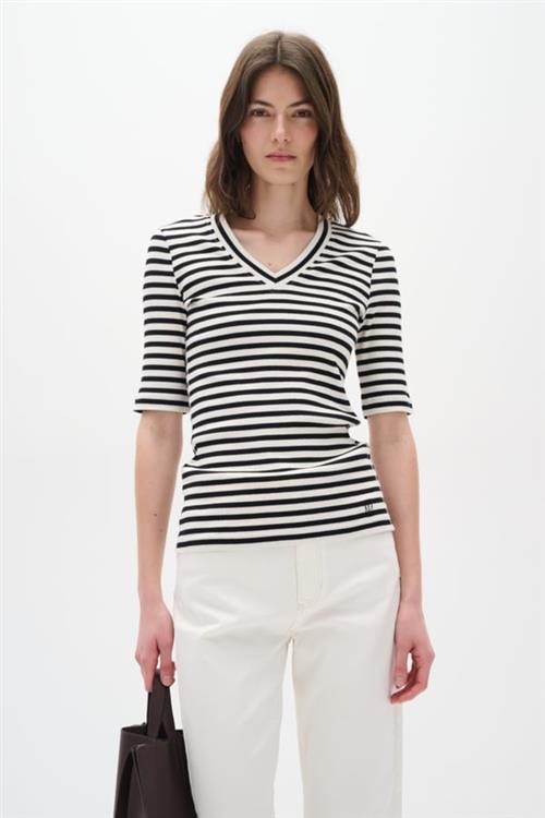 InWear Dagnaiw Striped V Tshirt Kvinde Black / Whisper White Kortærmede T-shirts Slim Fit Str L - hos Magasin