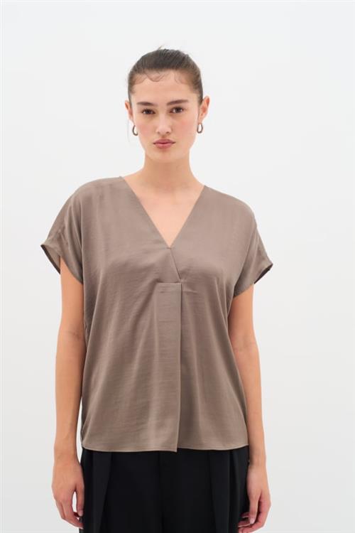 Se InWear Rindaiw Top Kvinde Sandy Grey Kortærmede Bluser Loose Fit Str 42 - hos Magasin ved Magasin