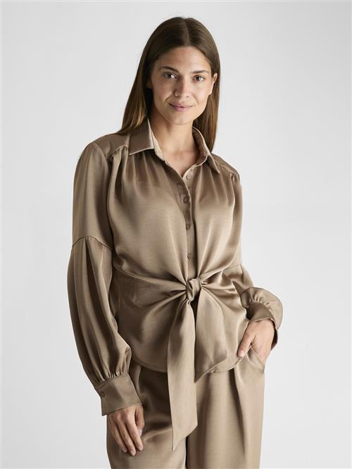 Neo Noir Naja Satin Shirt Kvinde Dark Taupe Langærmede Bluser Str 42 - hos Magasin