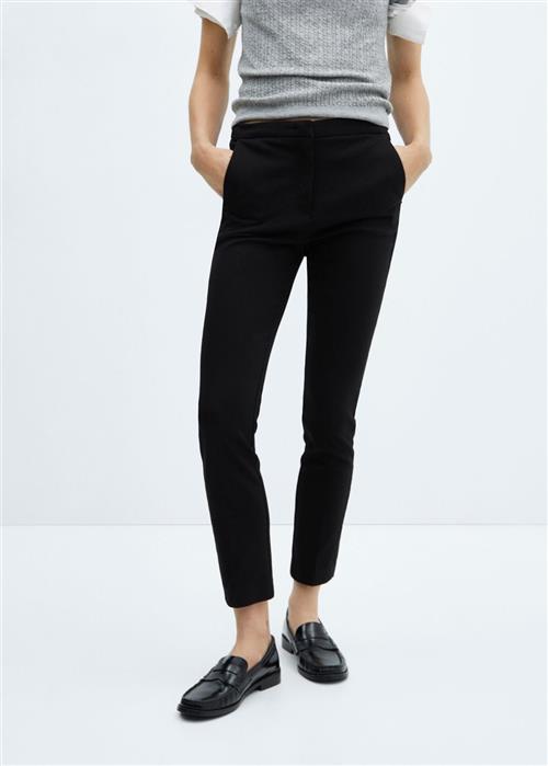 Se MANGO Crop Skinny Trousers Kvinde Black Bukser Med Smalle Ben Skinny Fit Str 42 - hos Magasin ved Magasin