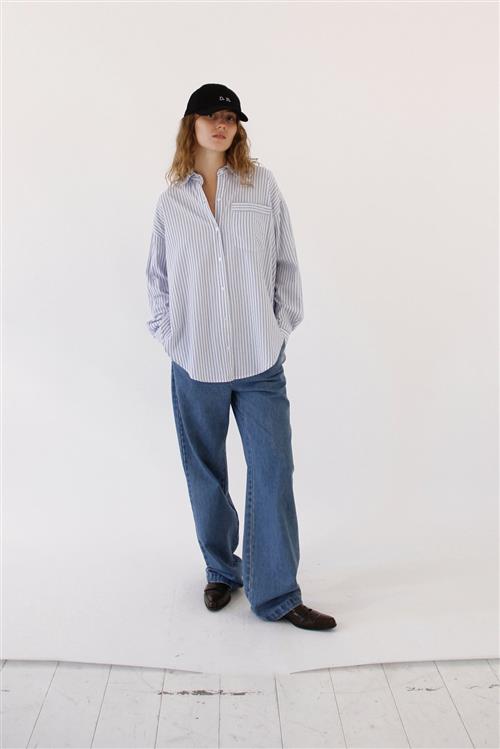 Se Designers Remix Aubrey Oversized Shirt Kvinde Print Jeans Str 36 - hos Magasin ved Magasin