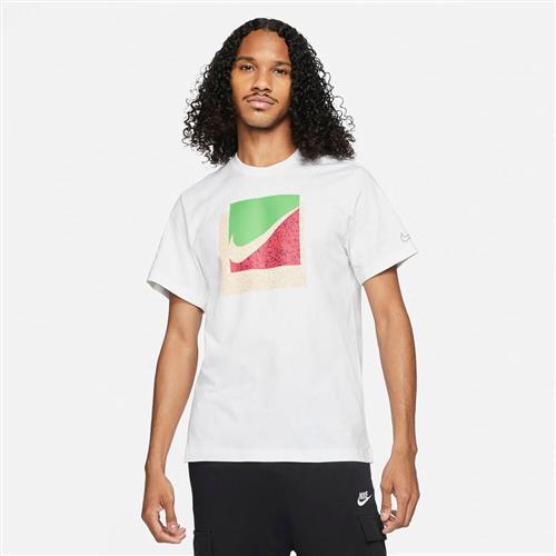 Se Nike Sportswear Brandriff Swoosh Box T Shirt L - T-shirts hos Magasin ved Magasin