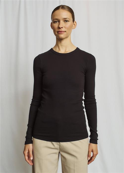 Se Bruun & Stengade BS Margrethe Regular Fit Top Kvinde Black Toppe Str XS - hos Magasin ved Magasin