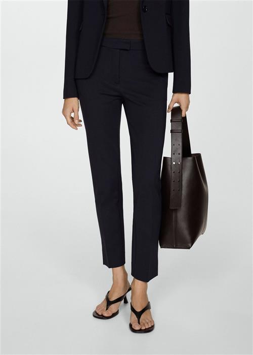 Se MANGO Pleated Suit Trousers Kvinde Navy Bukser Str 42 - hos Magasin ved Magasin