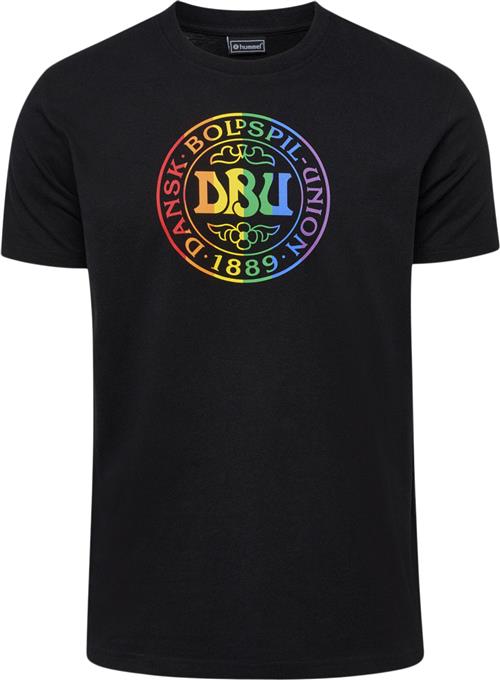 Se Hummel DBU Danmark 24 Diversity Tshirt Voksen XL - T-shirts hos Magasin ved Magasin