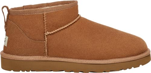 Se UGG M Classic Ultra Mini Mand Chestnut Vinterstøvler Str 44 - hos Magasin ved Magasin