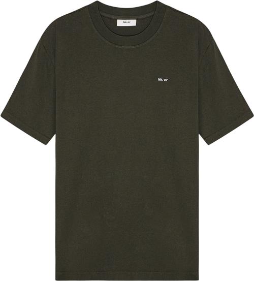 Se NN07 Adam EMB Tshirt 3209 Mand Dark Army Kortærmede T-shirts Str S - hos Magasin ved Magasin