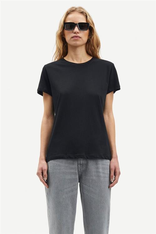 Se Samsøe Samsøe Solly tee Solid 205 Kvinde Black Kortærmede T-shirts Str S - hos Magasin ved Magasin